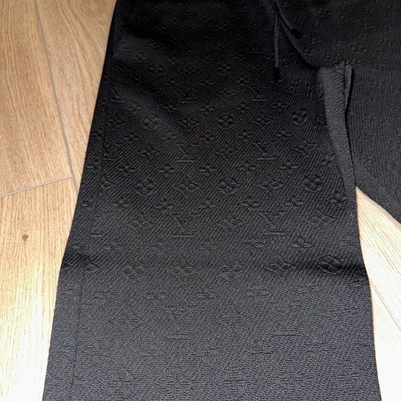 NWOT Louis Vuitton Signature Logo Print Sweat Pants, Limited Edition - Picture 3 of 12
